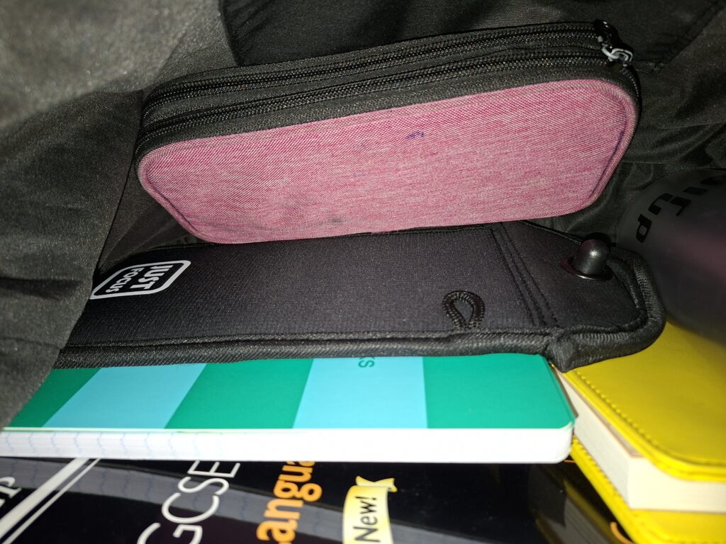 Handytasche in der Tasche